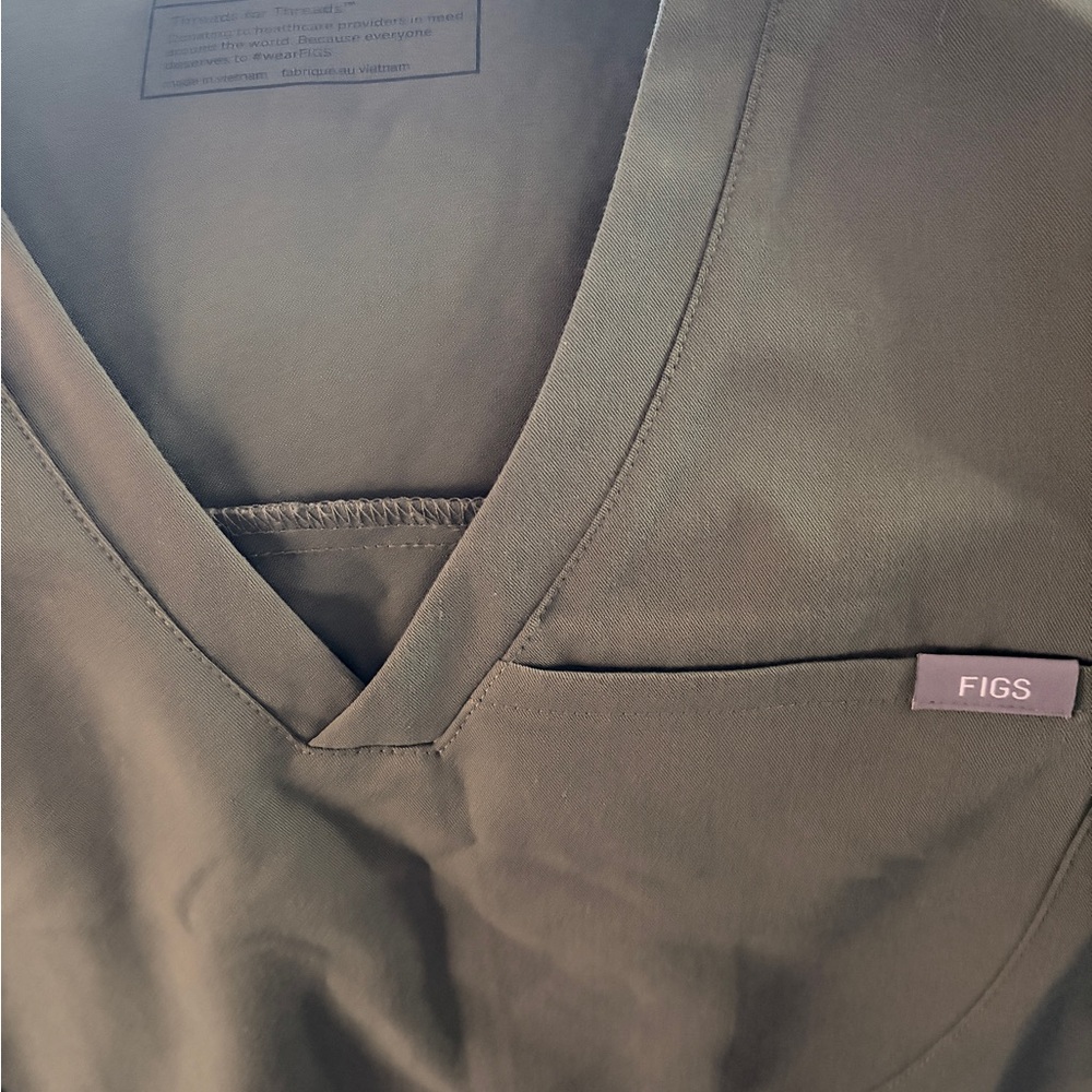 Figs Halle Moss Green Scrub Top limited edition